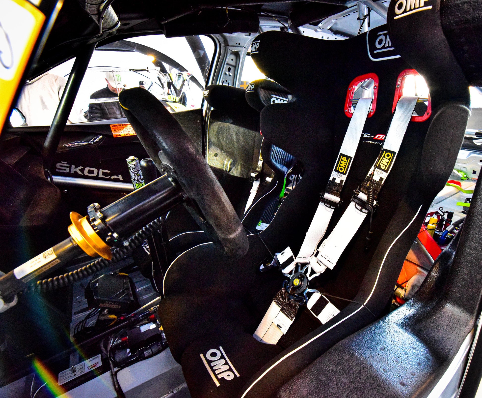 Volante OMP In Alcantara Nero - Semiplanare, 3 Razze, Con Interruttore Clacson - Foto 9